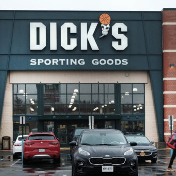 Dick’s Sporting Goods stock plunges as retailer warns athleticwear demand is weakening